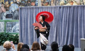 2017年ひな祭りでの花柳名取の小山みち江師匠による日本舞踊